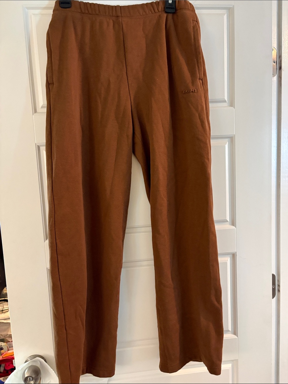 SKIMS Wide Leg Pants in Rust Brown